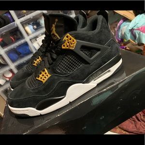 Jordan Retro 4 royalty size 10.5